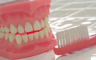 Правила ухода за съемными зубными протезами